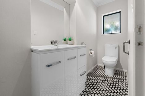 Photo of property in 17 Randell Place, Te Puke, 3119