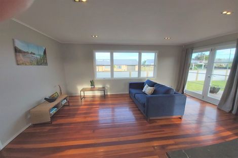 Photo of property in 1 Lowburn Avenue, Waipu, 0510