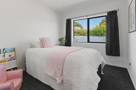 Photo of property in High Street South, Carterton, 5713