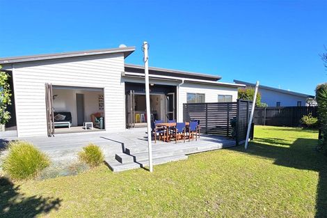 Photo of property in 125 Kelly Jade Avenue, Matarangi, Whitianga, 3592