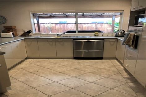 Photo of property in 14 Corta Bella Place, Golflands, Auckland, 2013