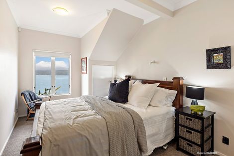 Photo of property in 21 Napier Street, Karaka Bays, Wellington, 6022