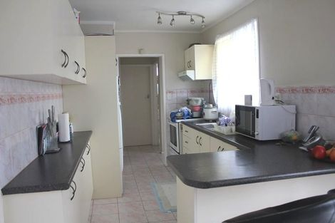 Photo of property in 8 Romney Place, Manurewa, Auckland, 2102