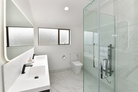 Photo of property in 1/84 Beach Road, Castor Bay, Auckland, 0620