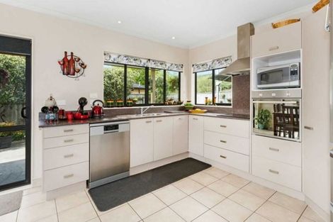 Photo of property in 17 Sams Way, Raumati South, Paraparaumu, 5032