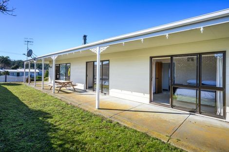 Photo of property in 12 Seabury Avenue, Foxton Beach, Foxton, 4815