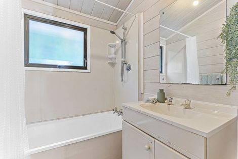 Photo of property in 23 Ambury Place, Merrilands, New Plymouth, 4312