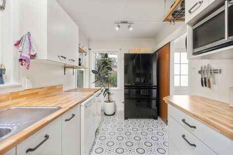 Photo of property in 10 Liddel Grove, Island Bay, Wellington, 6023