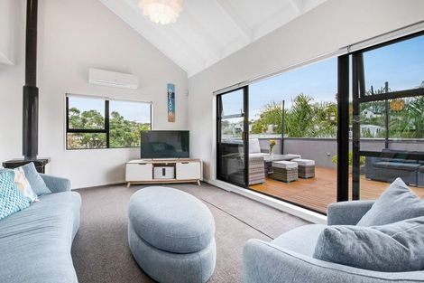 Photo of property in 43 Langton Road, Stanmore Bay, Whangaparaoa, 0932