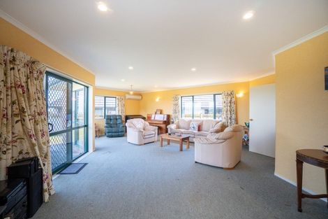 Photo of property in 140 Pacific Drive, Fitzherbert, Palmerston North, 4410