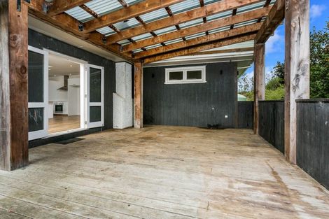 Photo of property in 76 Awa Road, Kumeu, 0891