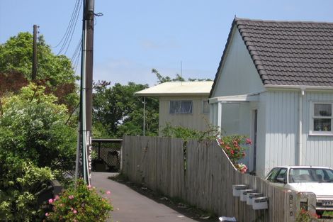 Photo of property in 1/1565a Great North Road, Waterview, Auckland, 1026