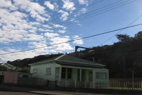 Photo of property in 37 Riddlers Crescent, Petone, Lower Hutt, 5012