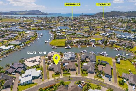Photo of property in 20 Waitotara Way, Whitianga, 3510