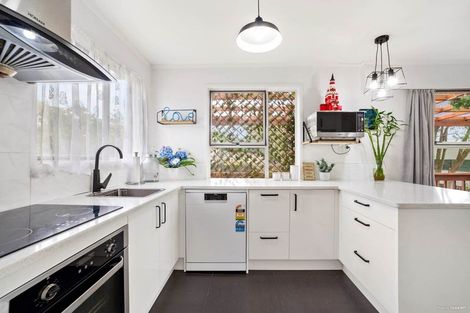 Photo of property in 1/19 Kathleen Street, Totara Vale, Auckland, 0627