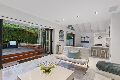 Photo of property in 1/8 The Esplanade, Campbells Bay, Auckland, 0630