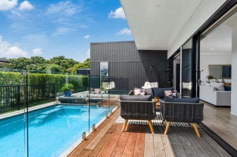 Photo of property in 16 Awanui Crescent, Matakana, 0985