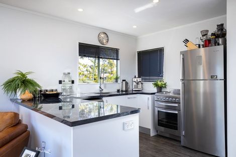 Photo of property in 142 Seaview Road, Westown, New Plymouth, 4310