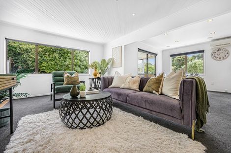 Photo of property in 28 Grassmere Road, Henderson Valley, Auckland, 0612