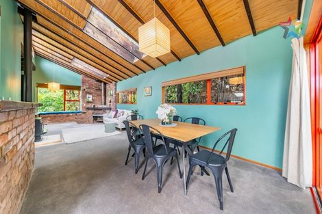 Photo of property in 6 Sarah Way, Crofton Downs, Wellington, 6035