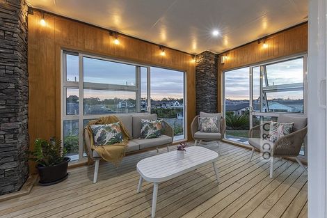 Photo of property in 2 Tauwaka Crescent, Riverhead, 0820