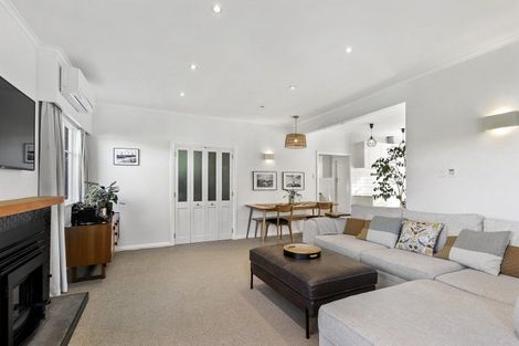 Photo of property in 51 Jackson Street, Island Bay, Wellington, 6023