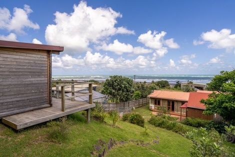 Photo of property in 141 Riria Kereopa Memorial Drive, Raglan, 3297