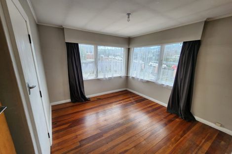 Photo of property in 31 Victory Crescent, Tawa, Wellington, 5028
