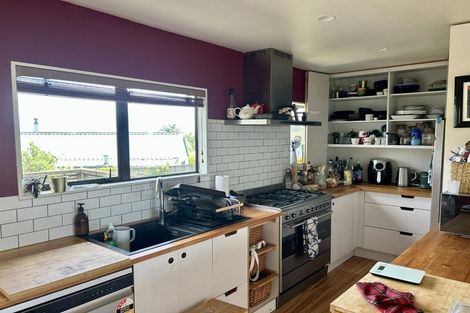 Photo of property in 9 Point Street, Raglan, 3225