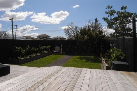 Photo of property in 2/5 Powell Street, Avondale, Auckland, 1026