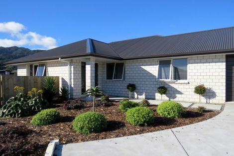 Photo of property in 64 Golden Shore Place, Coromandel, 3506