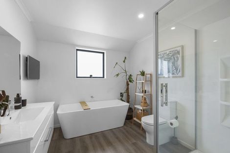 Photo of property in 18 Piharau Crescent, Hurdon, New Plymouth, 4310