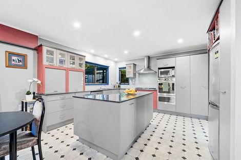 Photo of property in 100 Becroft Drive, Forrest Hill, Auckland, 0620