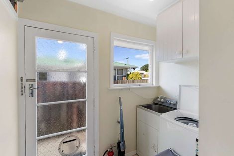 Photo of property in 77 Farquhars Road, Redwood, Christchurch, 8051