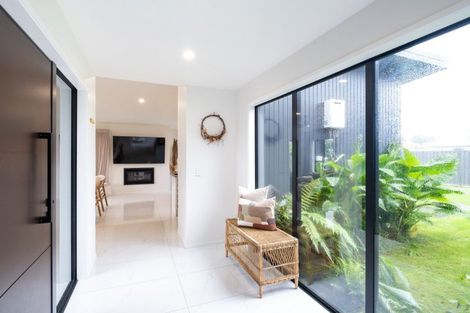 Photo of property in 19 Read Crescent, Clive, 4102