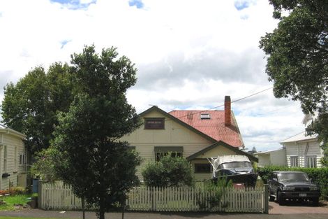 Photo of property in 26 Waterview Road, Stanley Point, Auckland, 0624