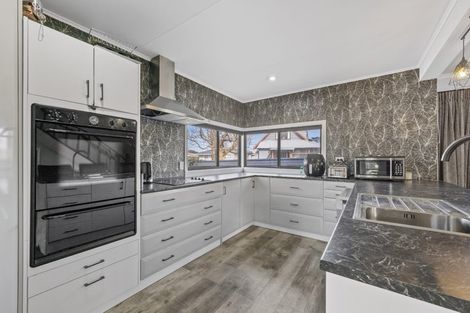 Photo of property in 16 Douglas Street, Hawera, 4610