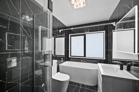 Photo of property in 25a Athena Drive, Totara Vale, Auckland, 0629