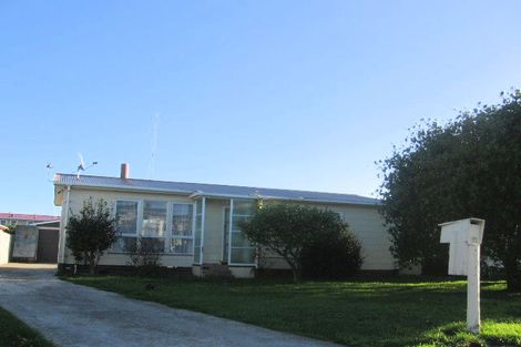 Photo of property in 12 Exeter Crescent, Takaro, Palmerston North, 4412