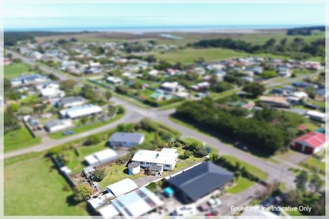 Photo of property in 7 Punga Street, Tangimoana, 4822