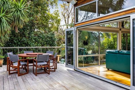 Photo of property in 12 Leatham Avenue, Strandon, New Plymouth, 4312