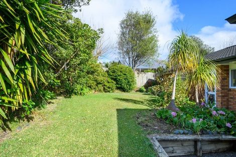 Photo of property in 14 Kerlin Crescent, West Harbour, Auckland, 0618