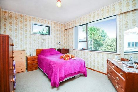 Photo of property in 25 Cutler Street, New Lynn, Auckland, 0600