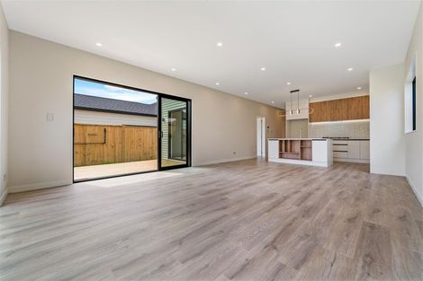 Photo of property in 40 Whakairo Crescent, Gulf Harbour, Whangaparaoa, 0930