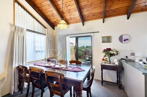 Photo of property in 4 Chablis Place, Henderson, Auckland, 0612