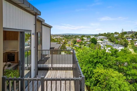 Photo of property in 402/553c Glenfield Road, Glenfield, Auckland, 0629