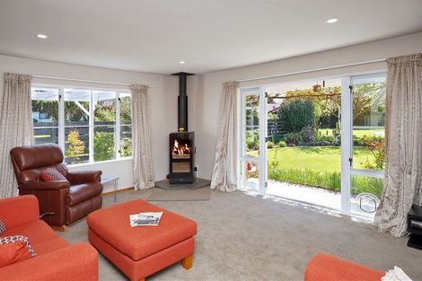 Photo of property in 33 Taranaki Drive, Woodend, 7610