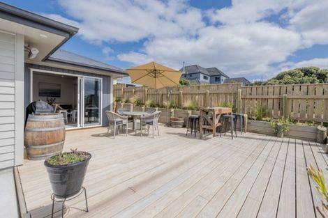 Photo of property in 18 Marine Parade South, Foxton Beach, Foxton, 4815