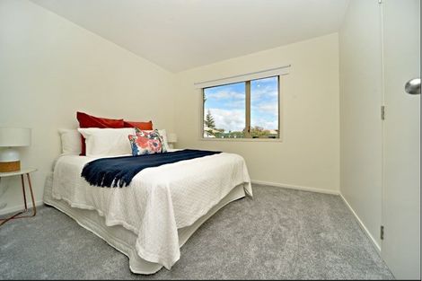 Photo of property in 8 Rebecca Rise, Weymouth, Auckland, 2103