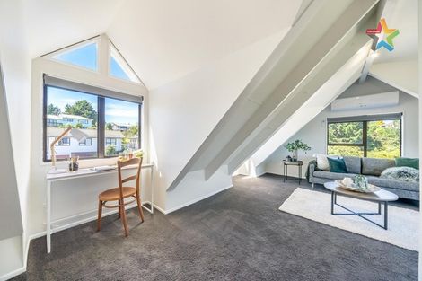 Photo of property in 186 Holborn Drive, Stokes Valley, Lower Hutt, 5019